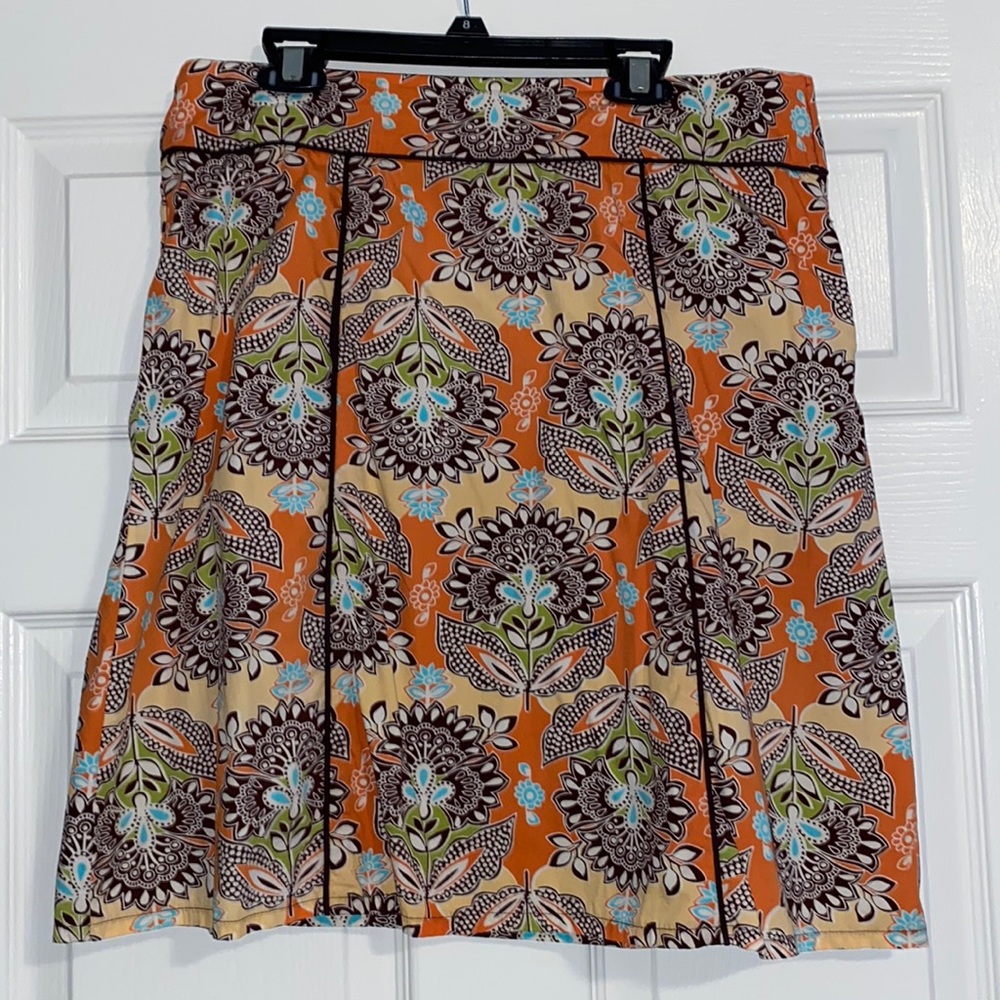 Women’s Multi color pattern skirt. Size 7